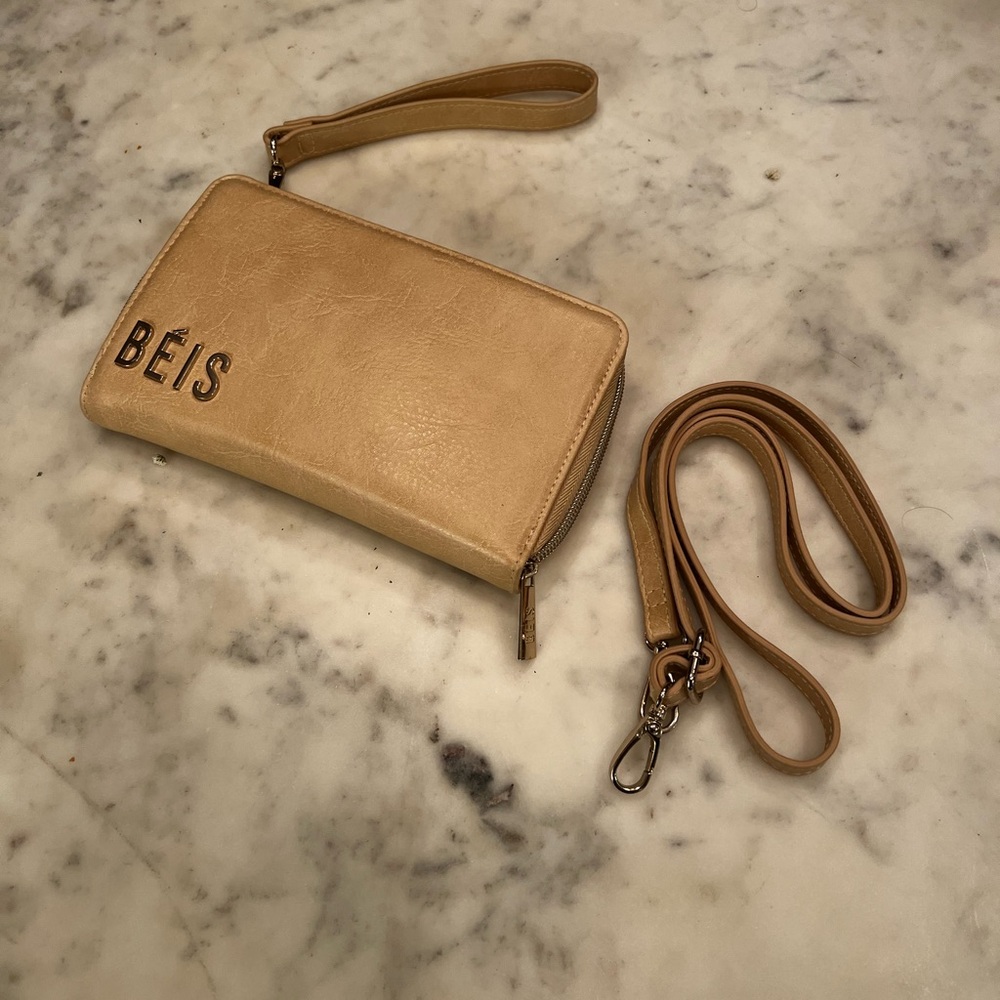 Beis Travel Wallet